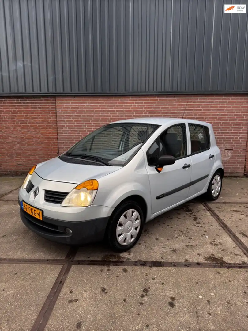 Renault Modus 1.5 dCi Expression Comfort Šedá - 1