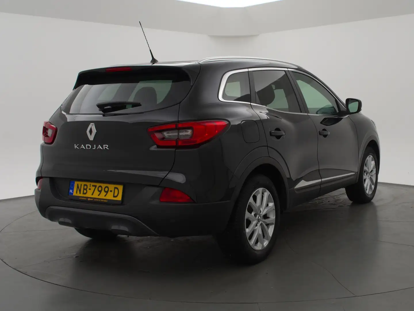 Renault Kadjar 1.2 TCe 130 PK AUT. INTENS + PANORAMA / TREKHAAK / Zwart - 2