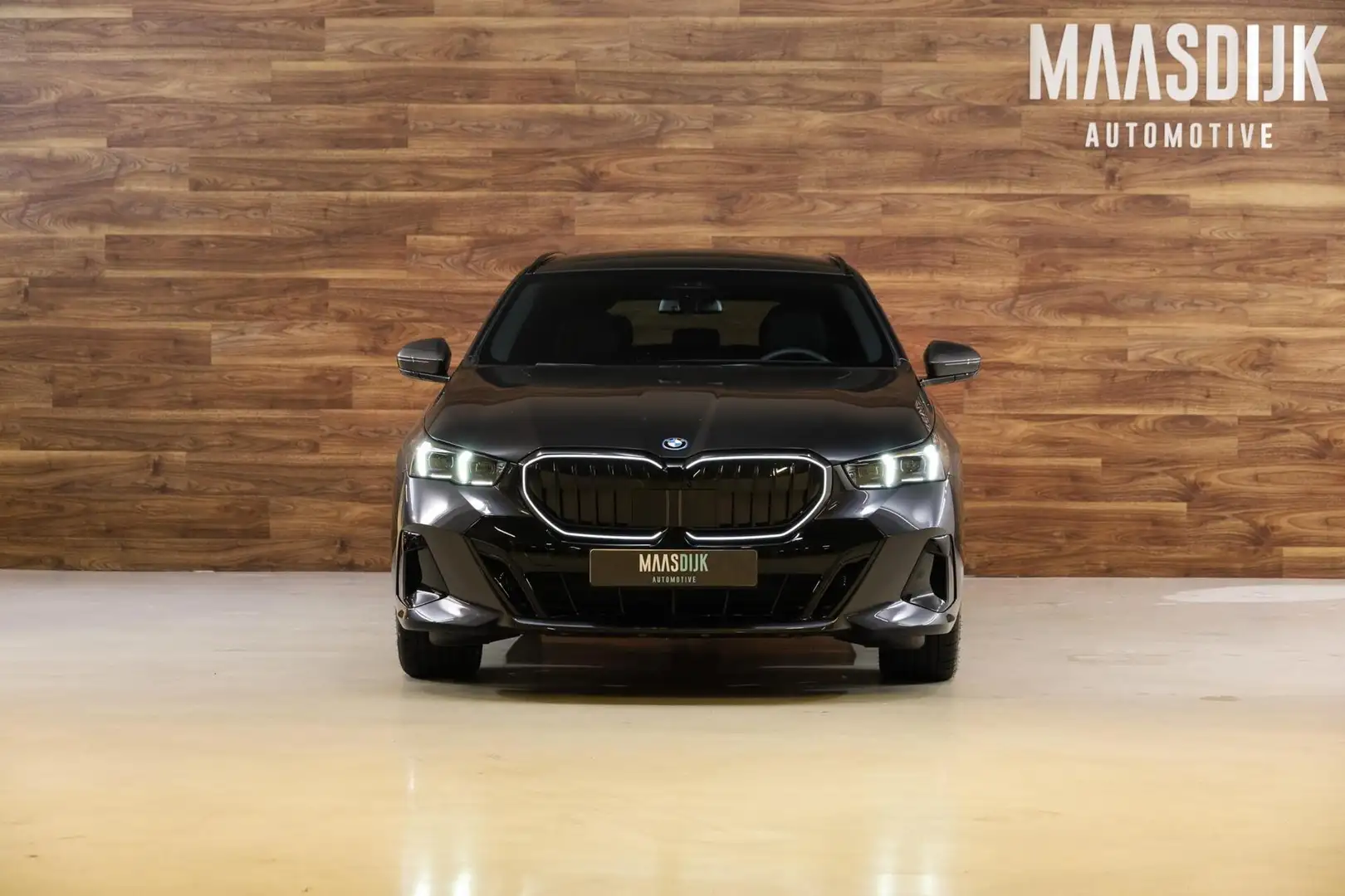 BMW 550 5-serie Touring 550e xDrive Grijs - 2