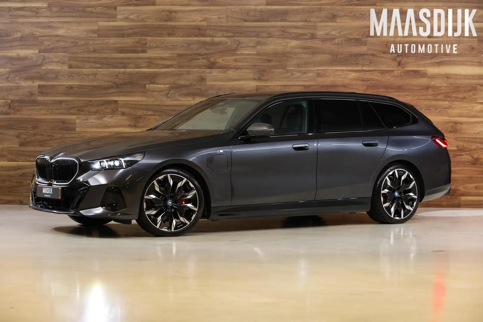 BMW 550 5-serie Touring 550e xDrive Grijs - 1