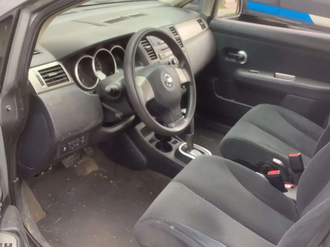 Nissan Versa снимка Nissan Versa