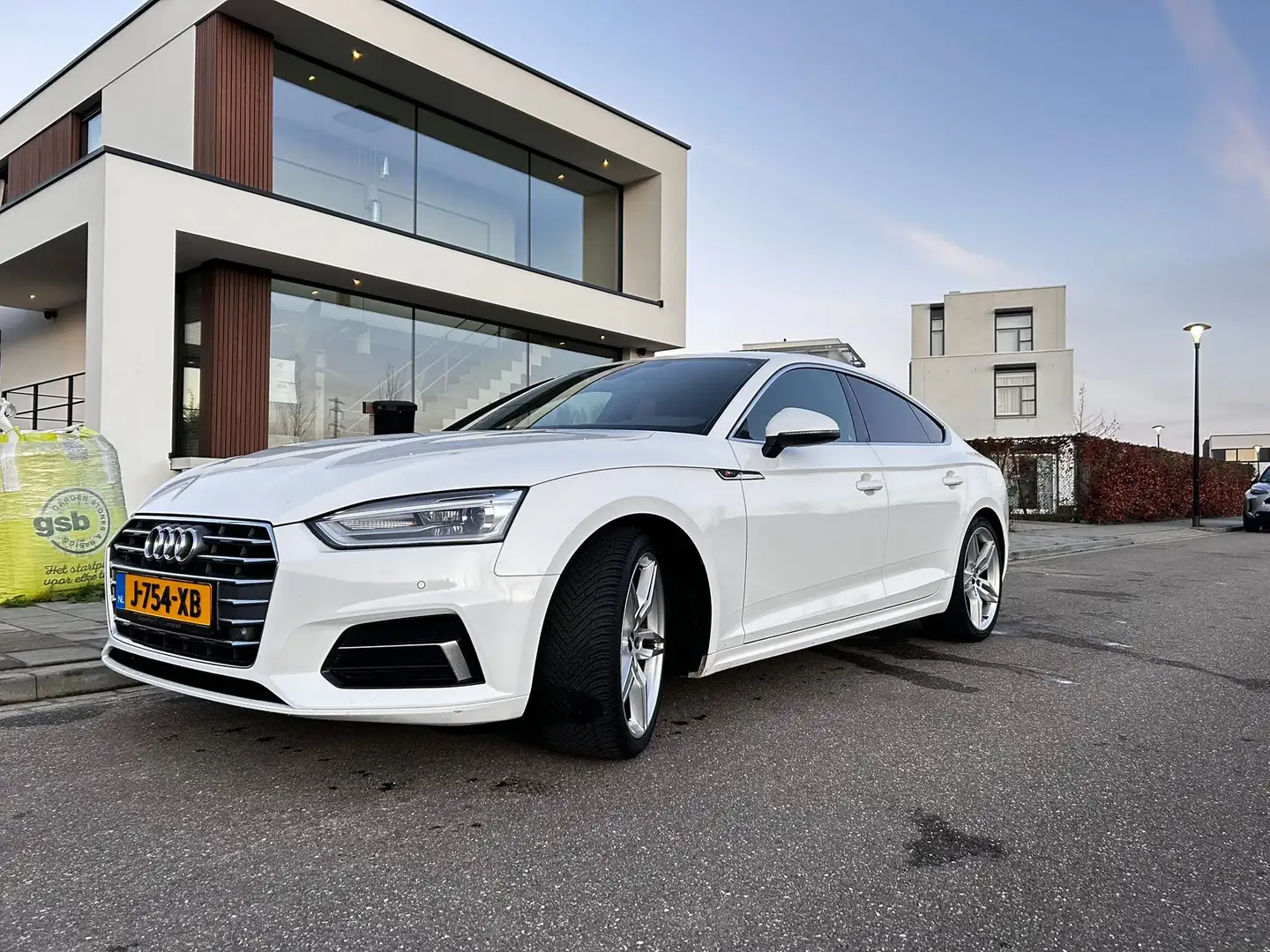 Audi A5 2.0 TFSI 190pk Launch Edition, S Tronic Wit - 1