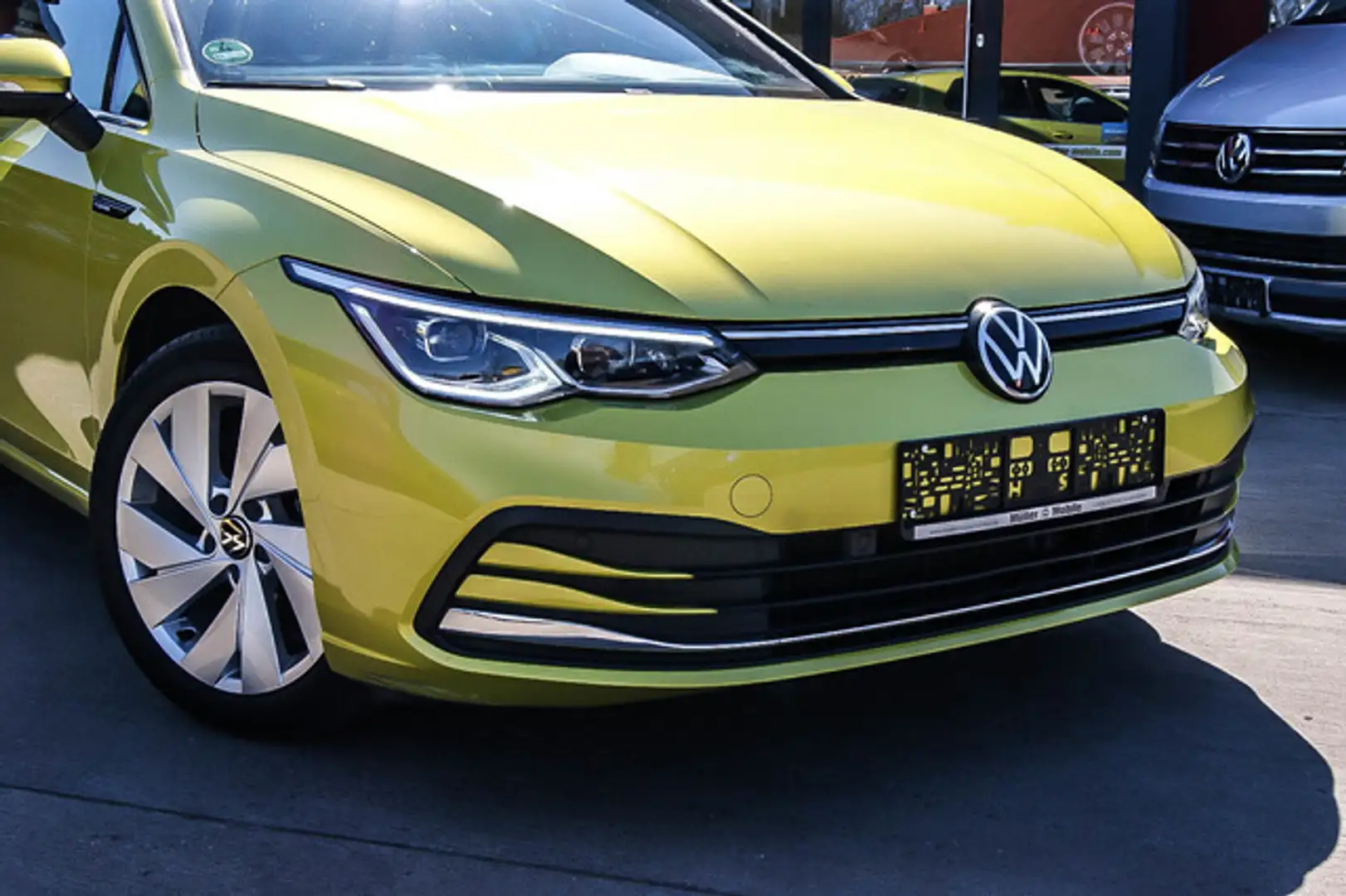 Volkswagen Golf VIII 1.5eTSI DSG First Edition MATRIX ANHZV Gelb - 2