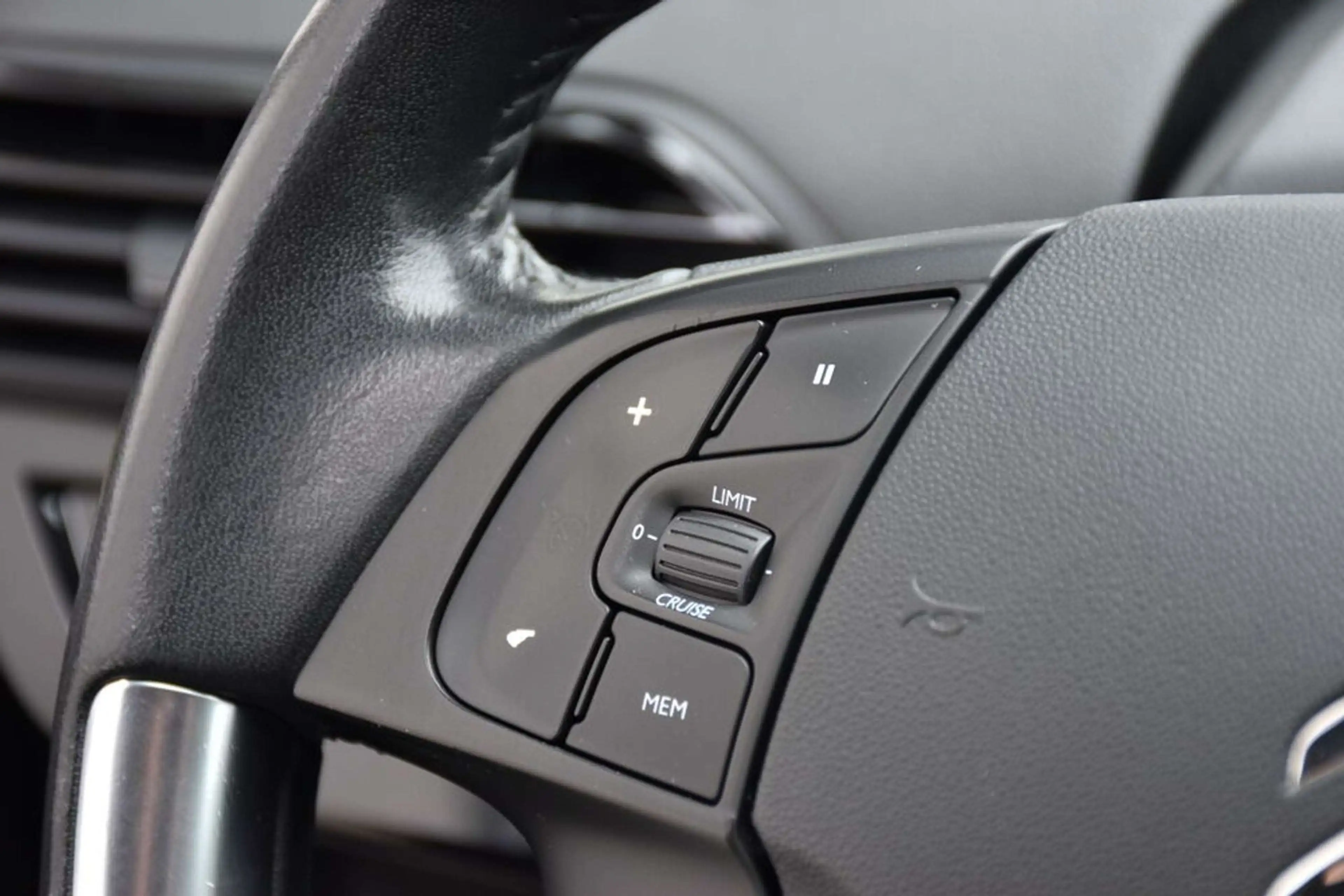 Citroen C4 Picasso Seduction HDI / Service + Pickerl NEU / — photo 26