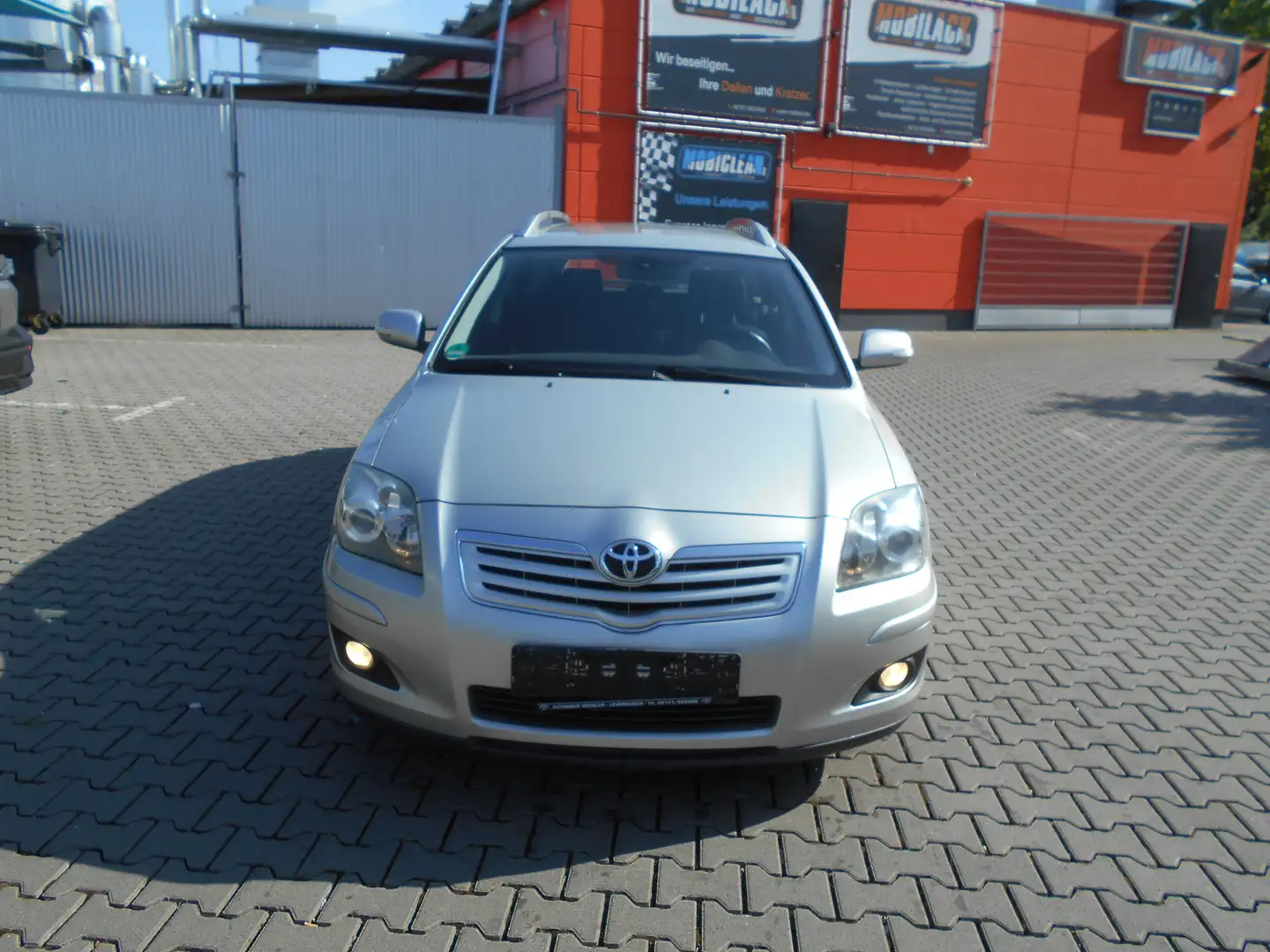Toyota Avensis 1.8 Sol/KLIMA/EURO 4 Grau - 1