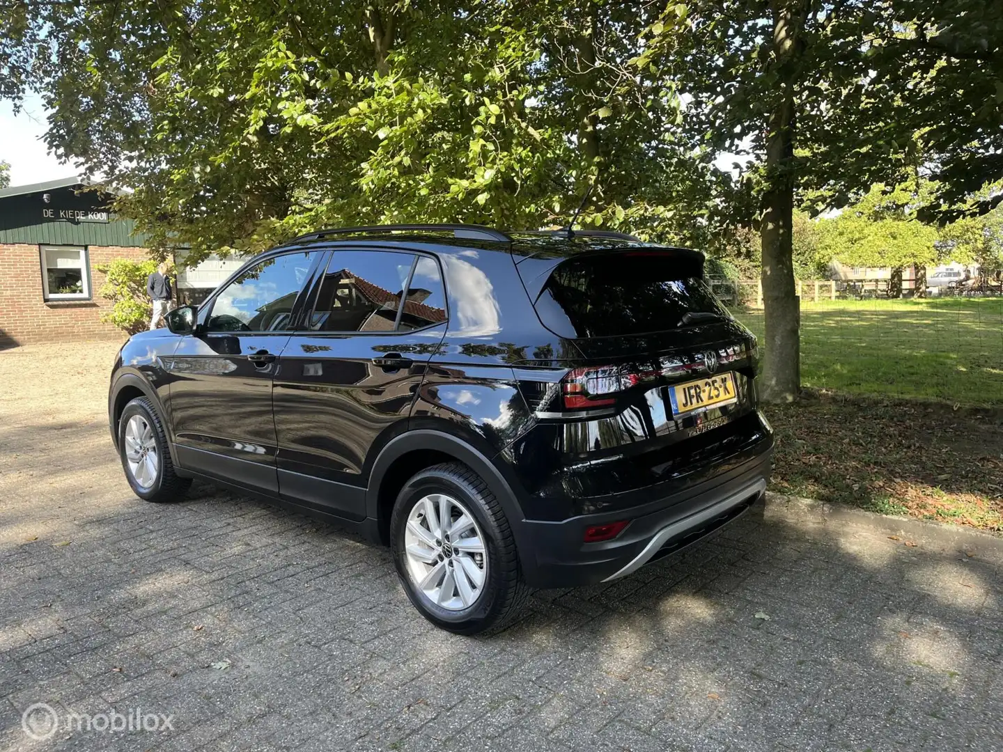 Volkswagen T-Cross 1.0 TSI Life automaat carplay all in Zwart - 2