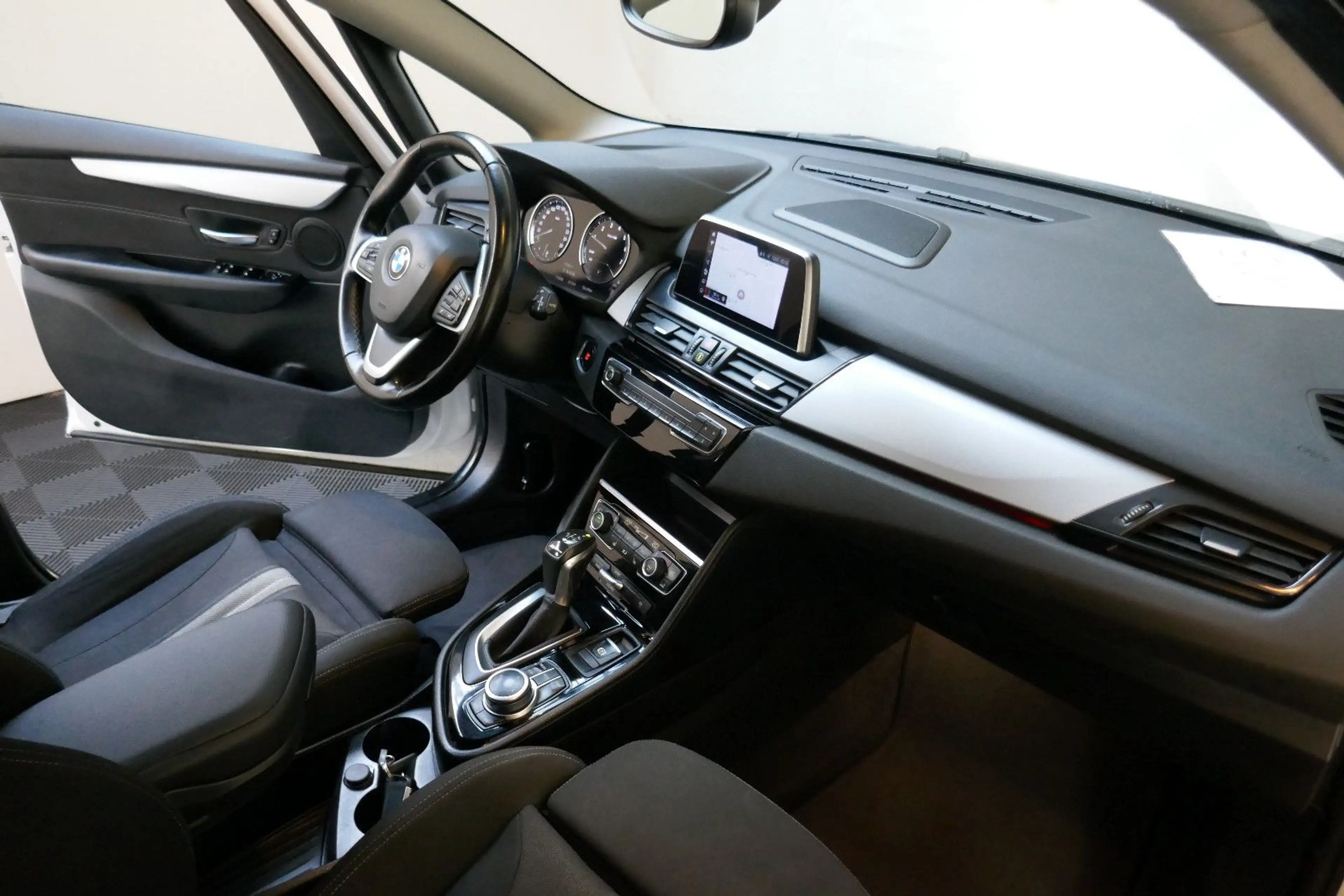 BMW 225 2 Active Tourer 225 xe Advantage *Allrad*NAV — photo 8