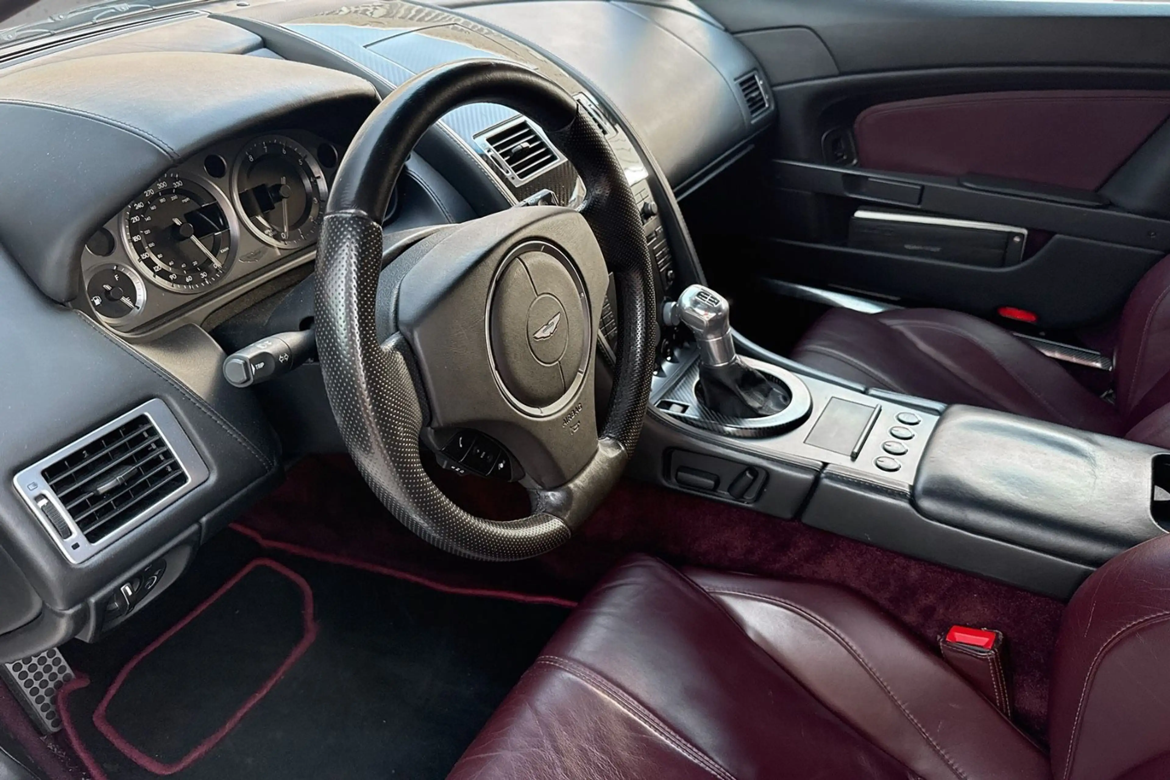 Aston Martin V8 *Handschalter*Deutsches Auto — photo 10