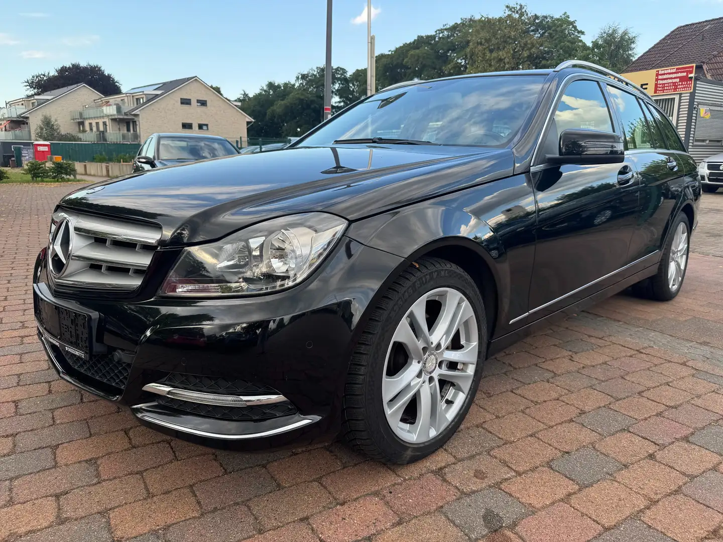 Mercedes-Benz C 220 Avantgarde T CDI BlueEfficiency Automatik-NAV-SHZ Negru - 1