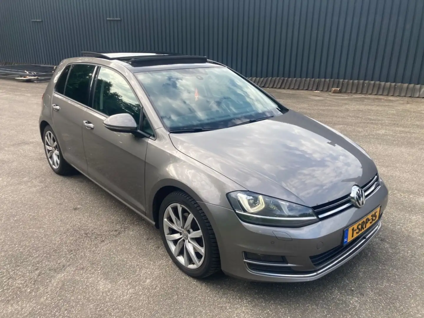 Volkswagen Golf 1.6 TDI Highline Gris - 2