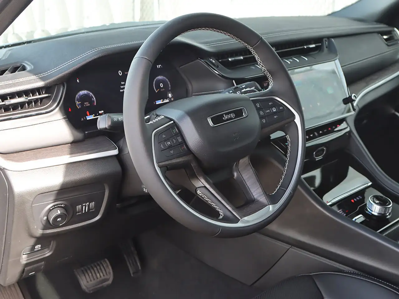Jeep Grand Cherokee снимка Jeep Grand Cherokee