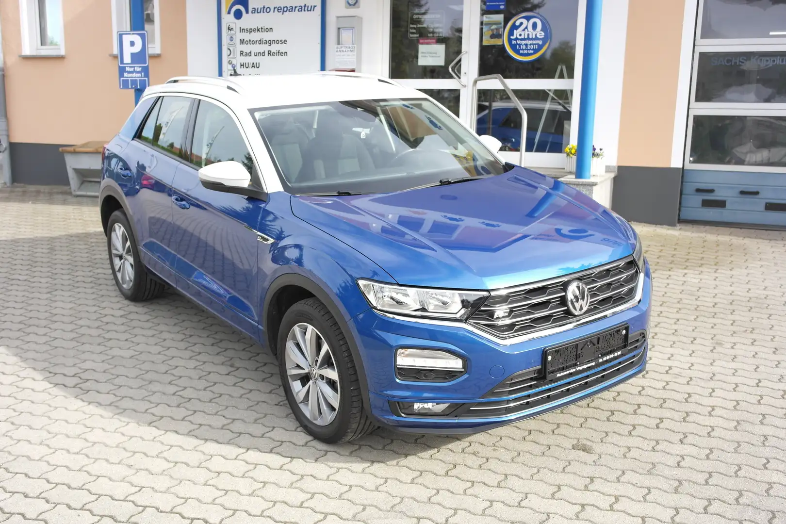 Volkswagen T-Roc R-Line, DSG, Navi, sehr guter Zustand Blau - 1