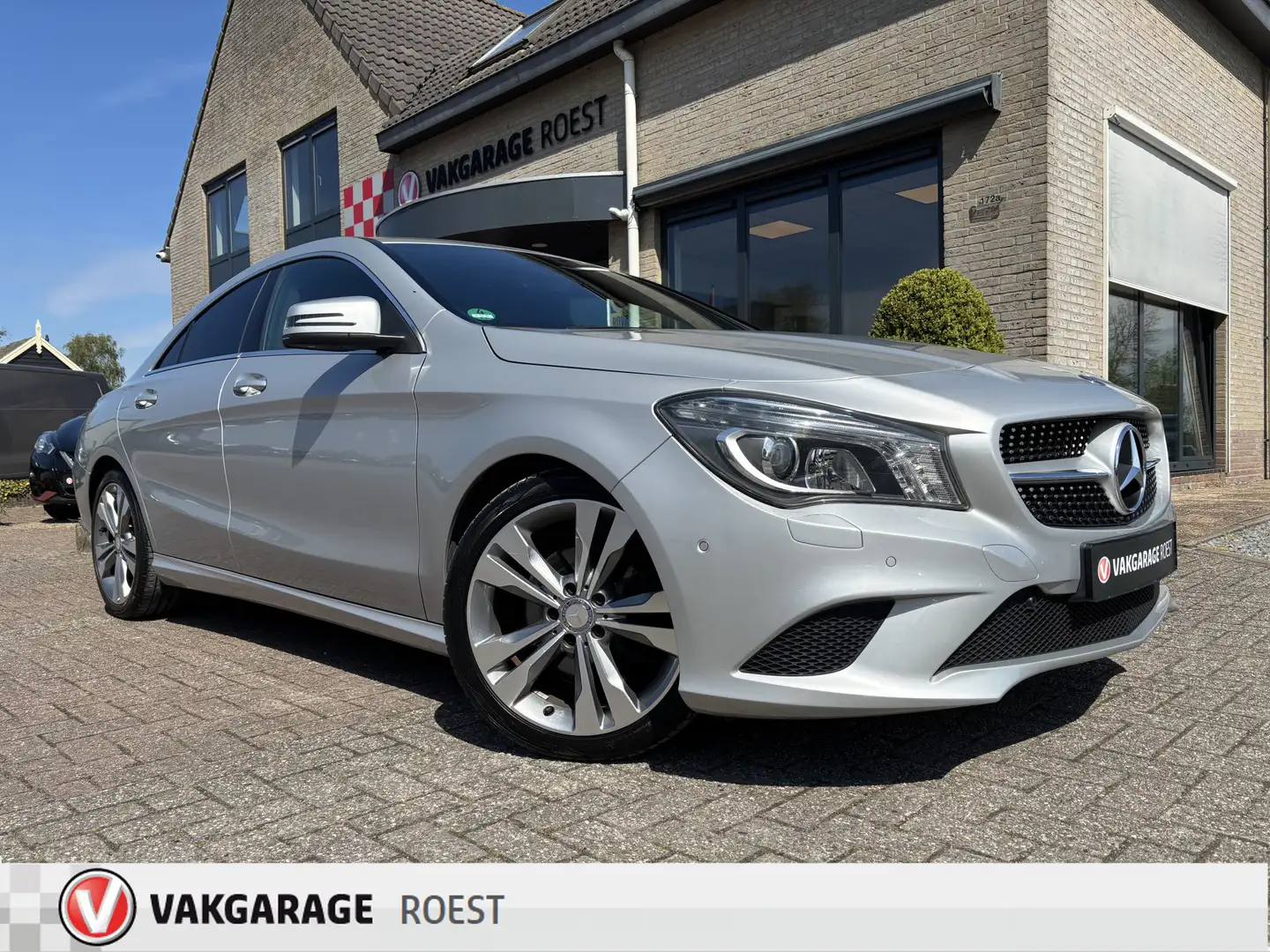 Mercedes-Benz CLA 180 Urban Trekhaak / Sport interieur / Camera Gris - 1