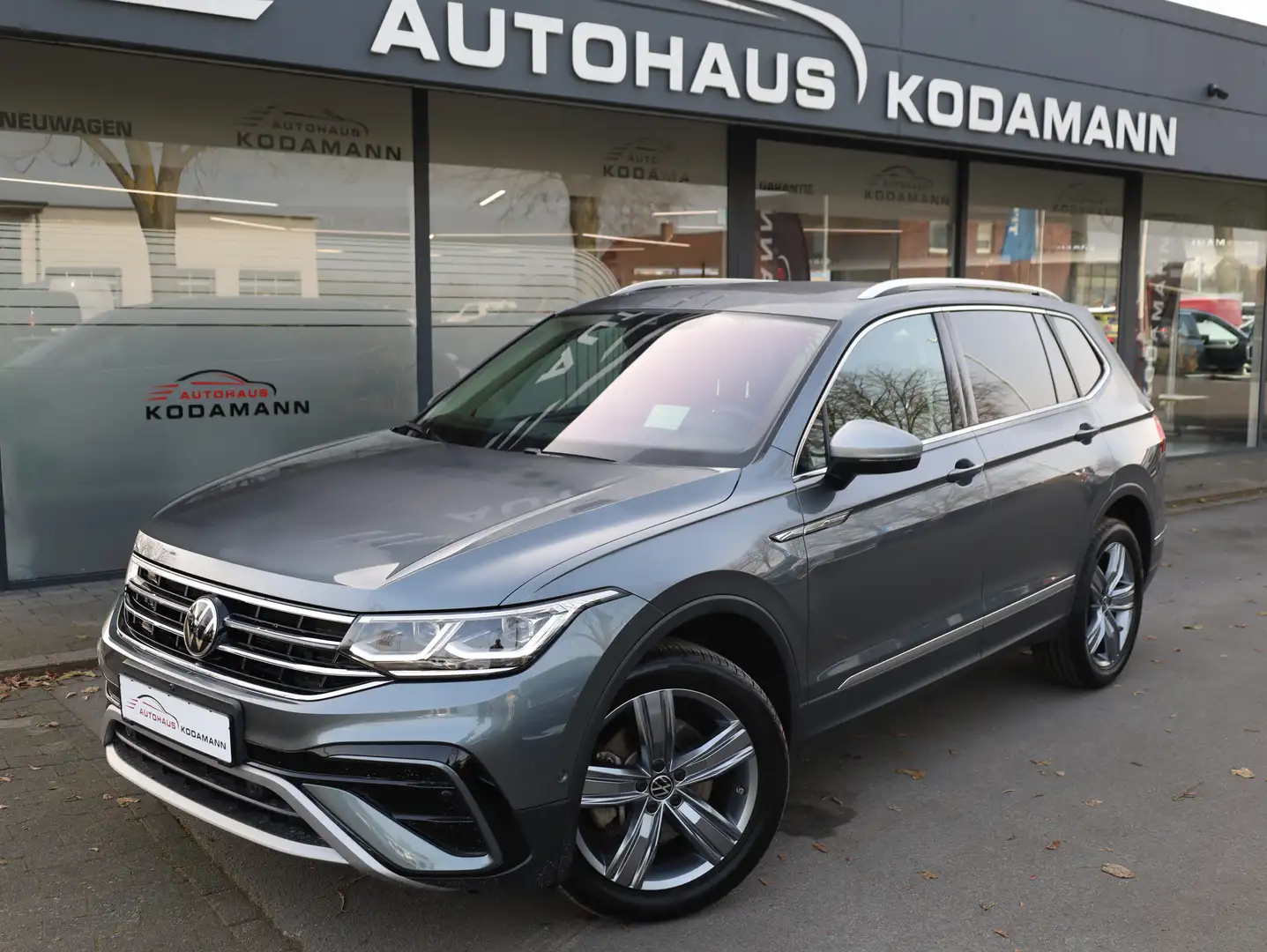 Volkswagen Tiguan Allspace Elegance 4Motion*Memory*Pano*H&K Grau - 2