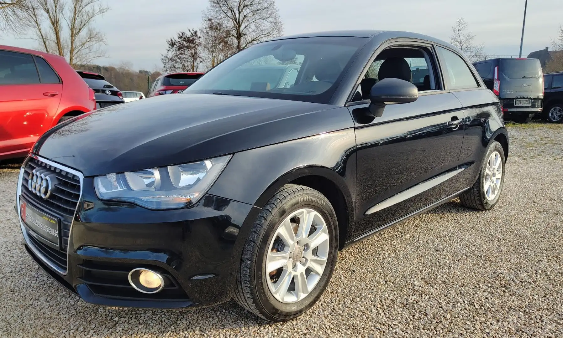Audi A1 1.6 TDI Alufelgen* PDC* SH* TÜV NEU! Noir - 1
