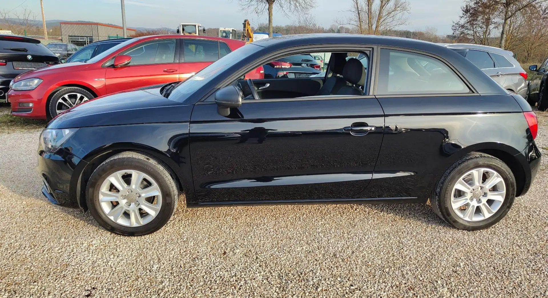 Audi A1 1.6 TDI Alufelgen* PDC* SH* TÜV NEU! Noir - 2