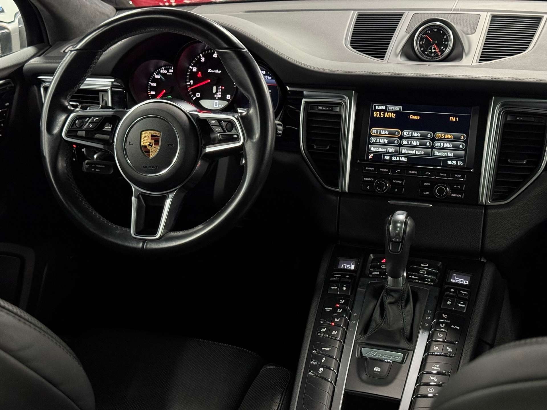 2016 Porsche Macan TURBO | SPORT CHRONO | ONE OWNER | NO ACCIDENT thumb 11