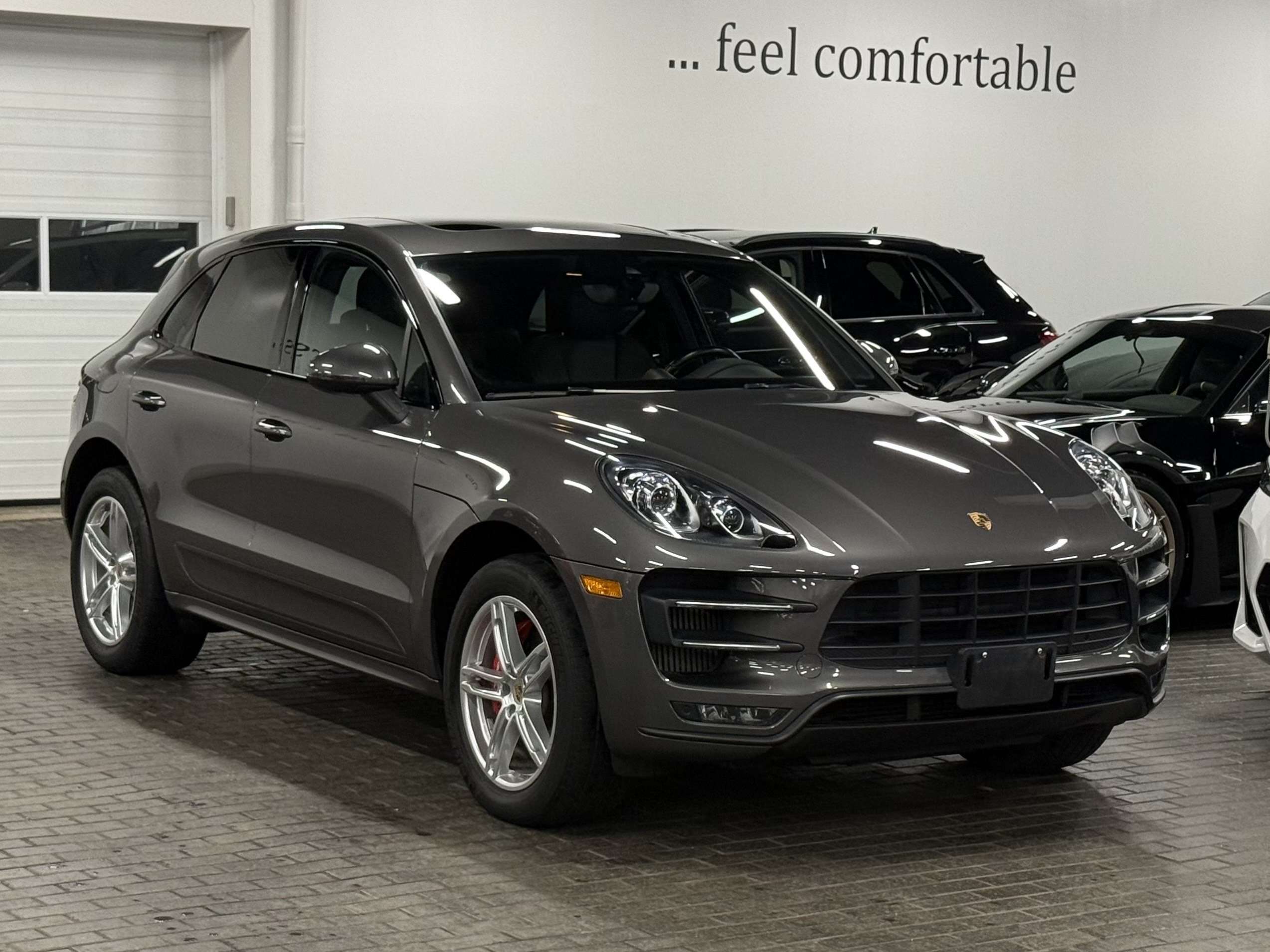 2016 Porsche Macan TURBO | SPORT CHRONO | ONE OWNER | NO ACCIDENT alt 3