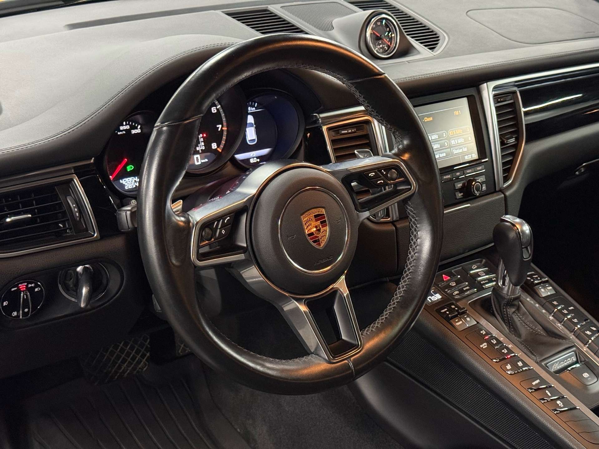 2016 Porsche Macan TURBO | SPORT CHRONO | ONE OWNER | NO ACCIDENT thumb 16