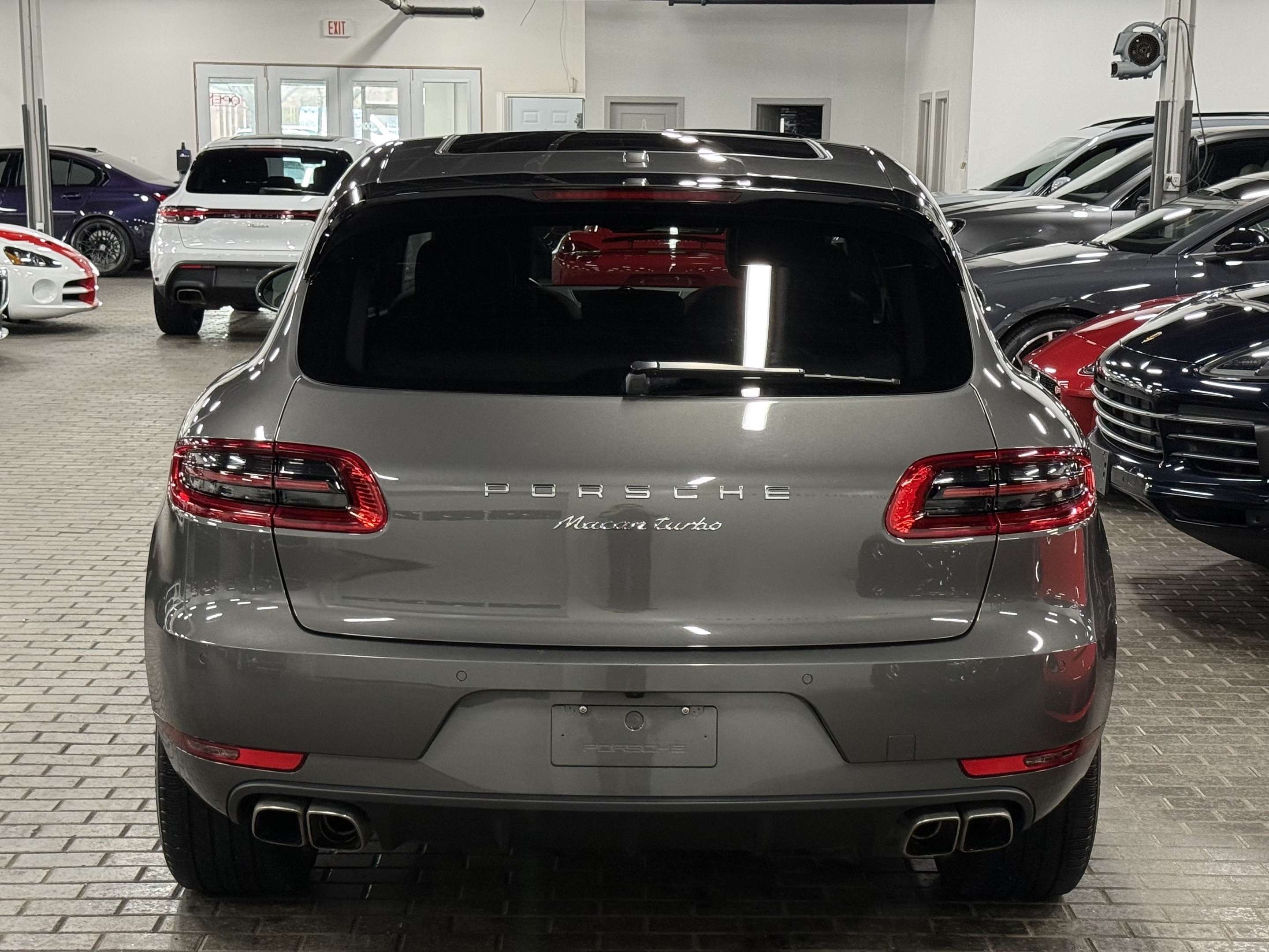 2016 Porsche Macan TURBO | SPORT CHRONO | ONE OWNER | NO ACCIDENT thumb 6