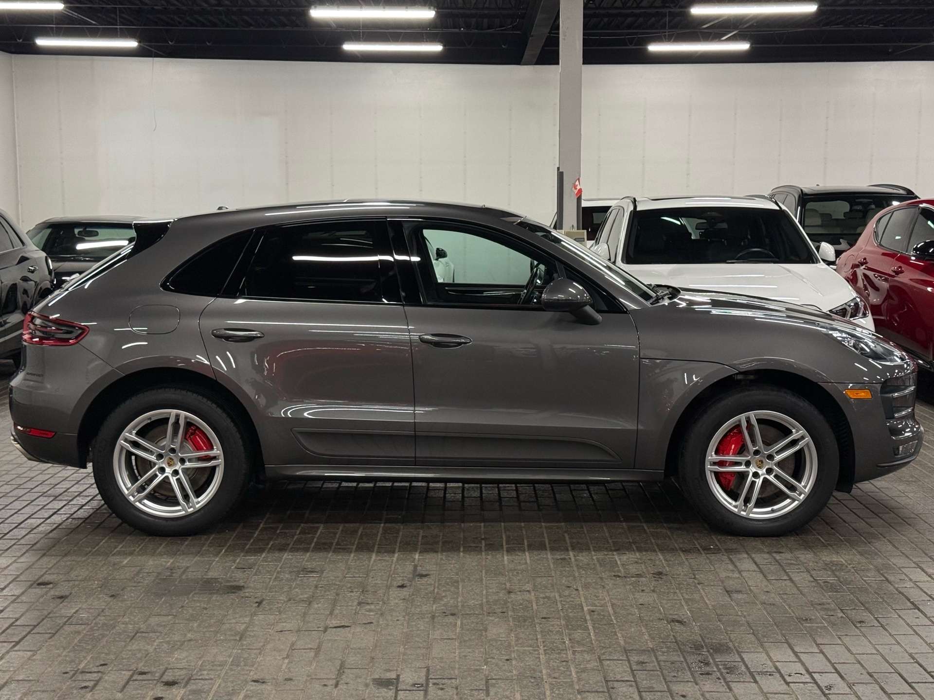 2016 Porsche Macan TURBO | SPORT CHRONO | ONE OWNER | NO ACCIDENT alt 4