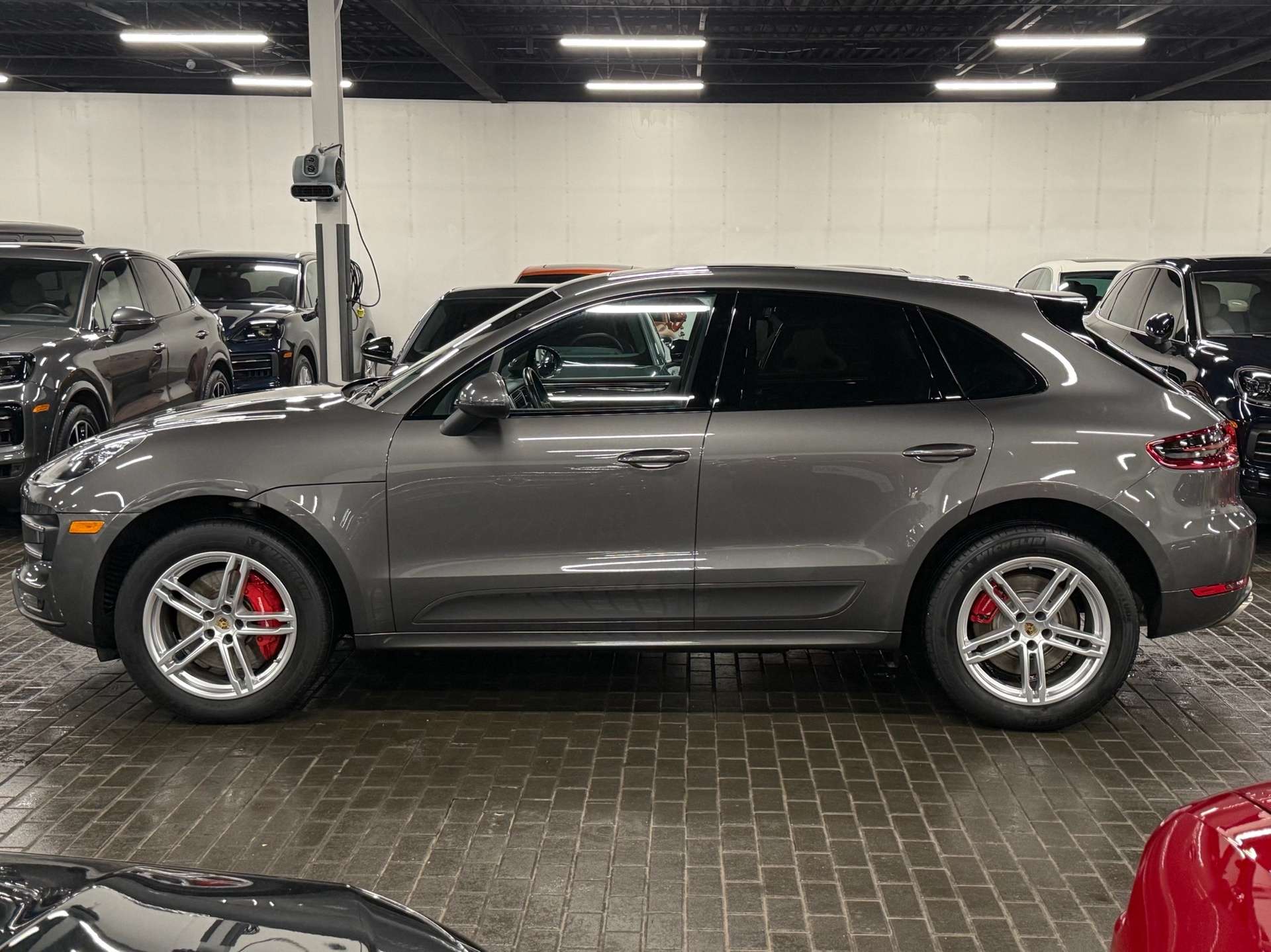 2016 Porsche Macan TURBO | SPORT CHRONO | ONE OWNER | NO ACCIDENT thumb 8