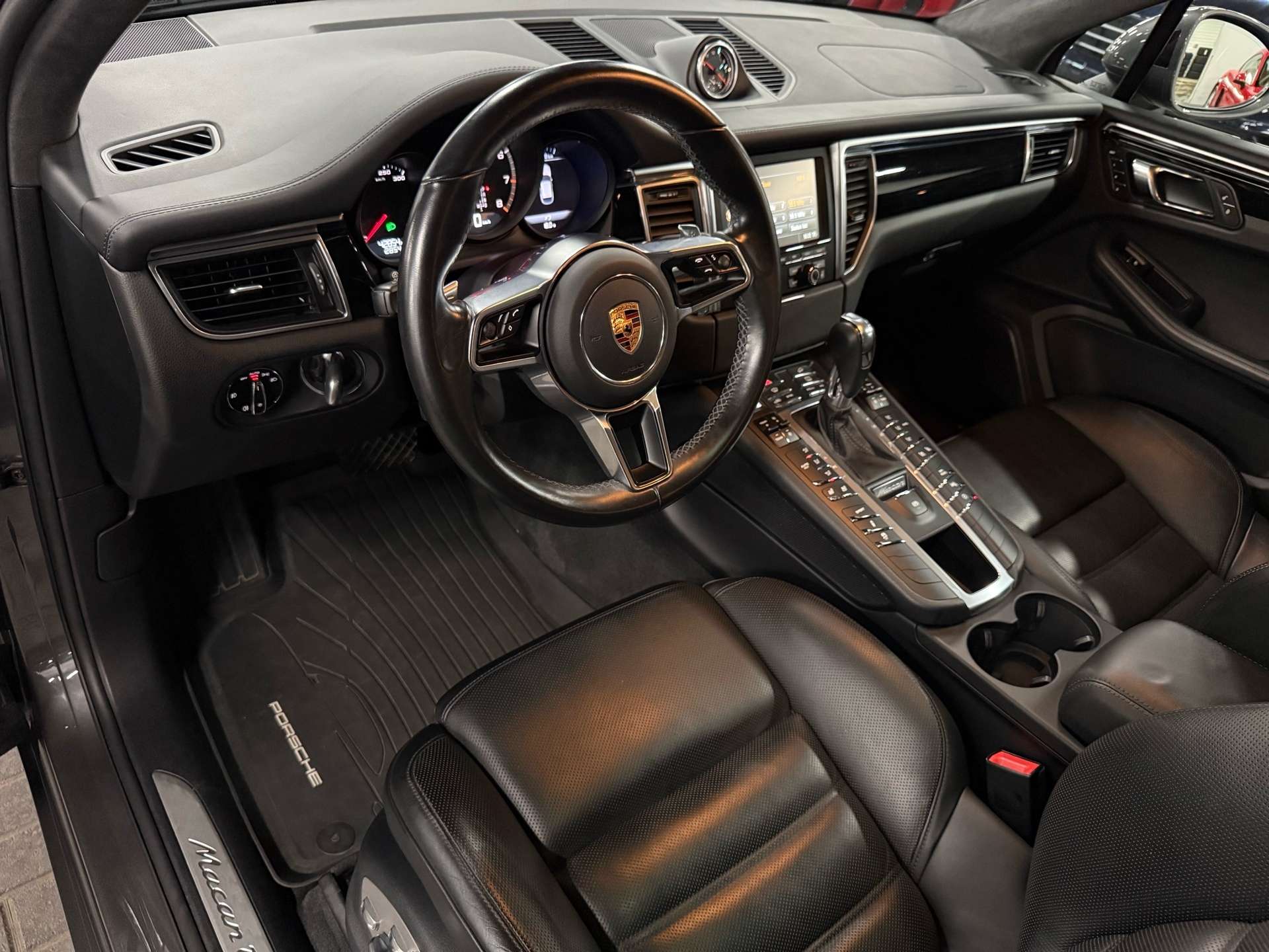 2016 Porsche Macan TURBO | SPORT CHRONO | ONE OWNER | NO ACCIDENT thumb 17