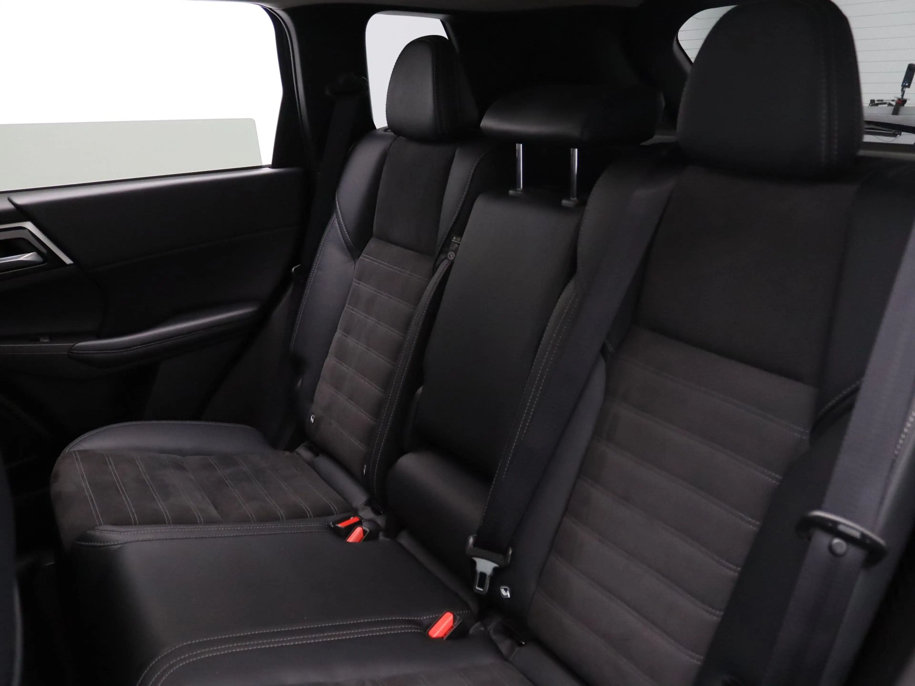 Mitsubishi Outlander 306pk PHEV First Edition Apple Carplay/Android Aut — photo 33
