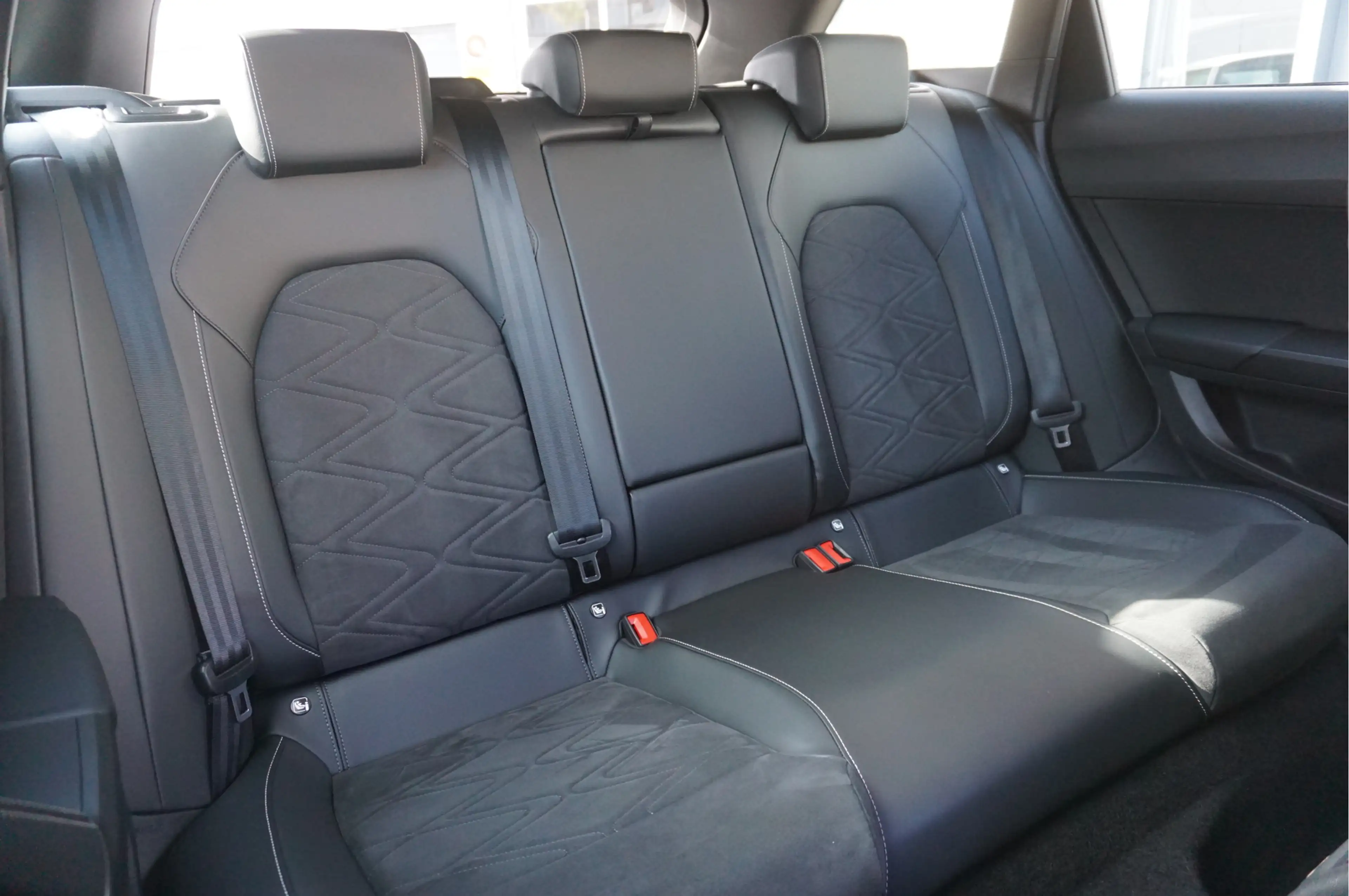 SEAT Leon e-Hybrid Sportstourer 1.4 TSI eHybrid PHEV Xcellence — photo 18