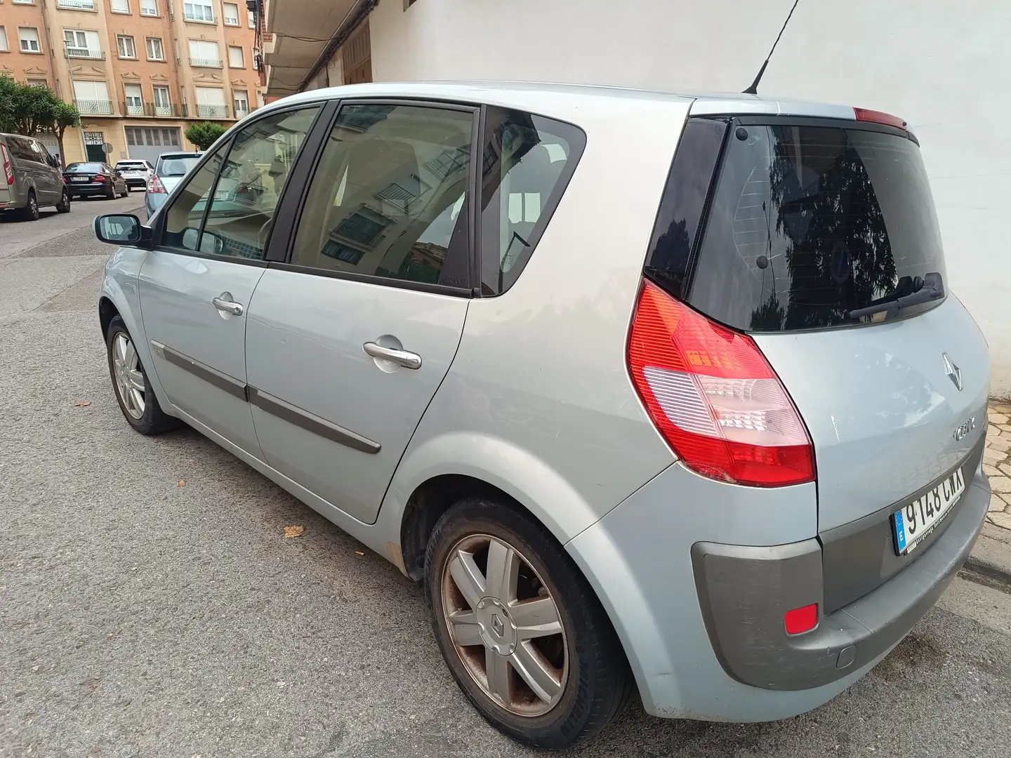 Renault Scenic Scénic II 1.9DCI Confort Authentiquenfort Plateado - 2