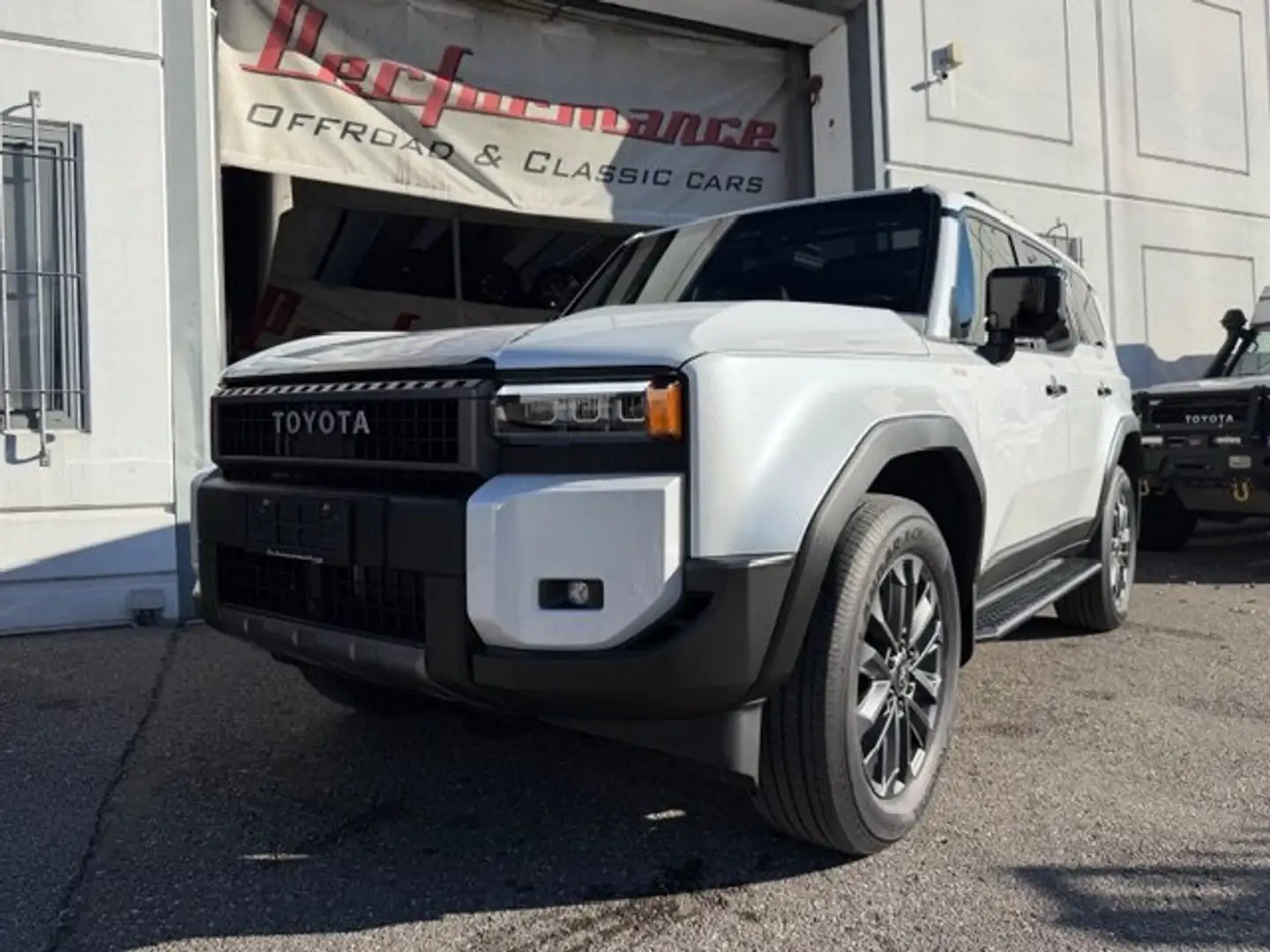Toyota Land Cruiser AUTOCARRO 5 PT LOUNGE MILD HYBRID MOD. 2026 Weiß - 1