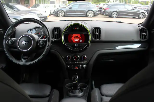 Mini Countryman view 2