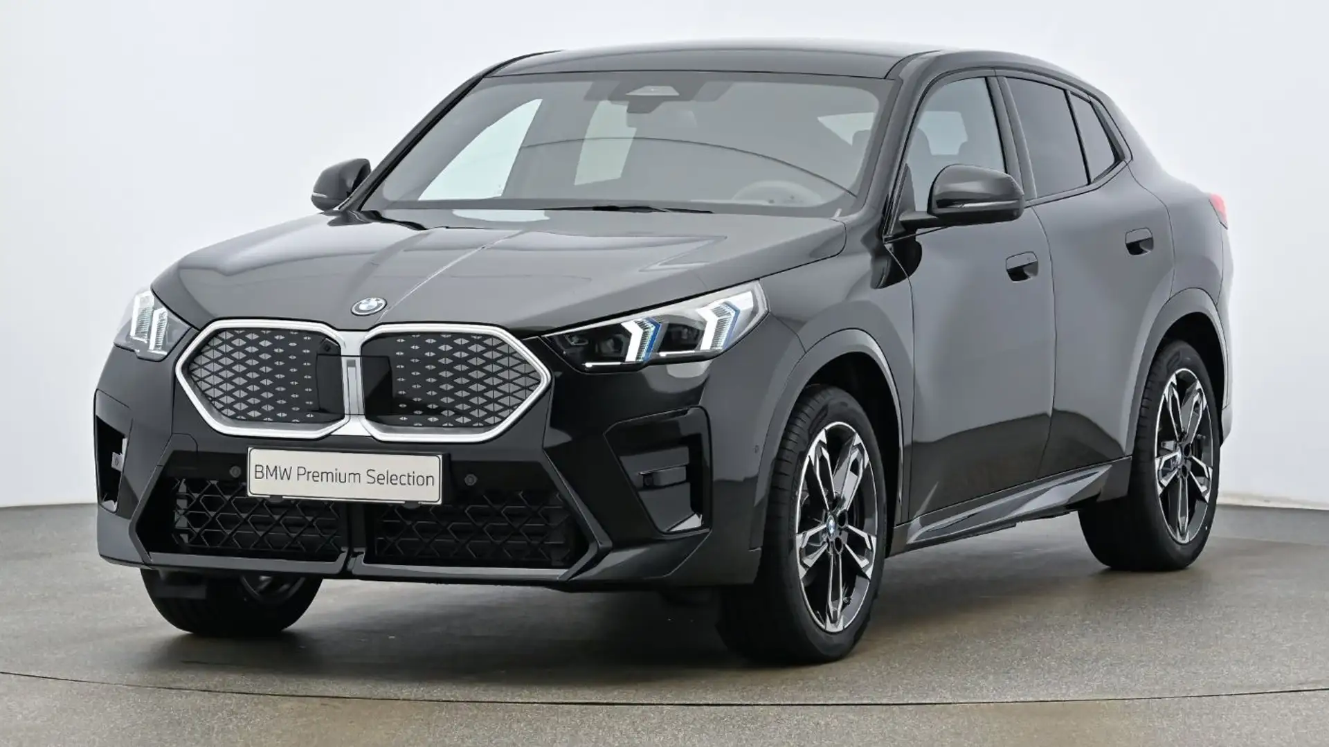 BMW iX2 eDrive 20 M-Sport Schwarz - 2