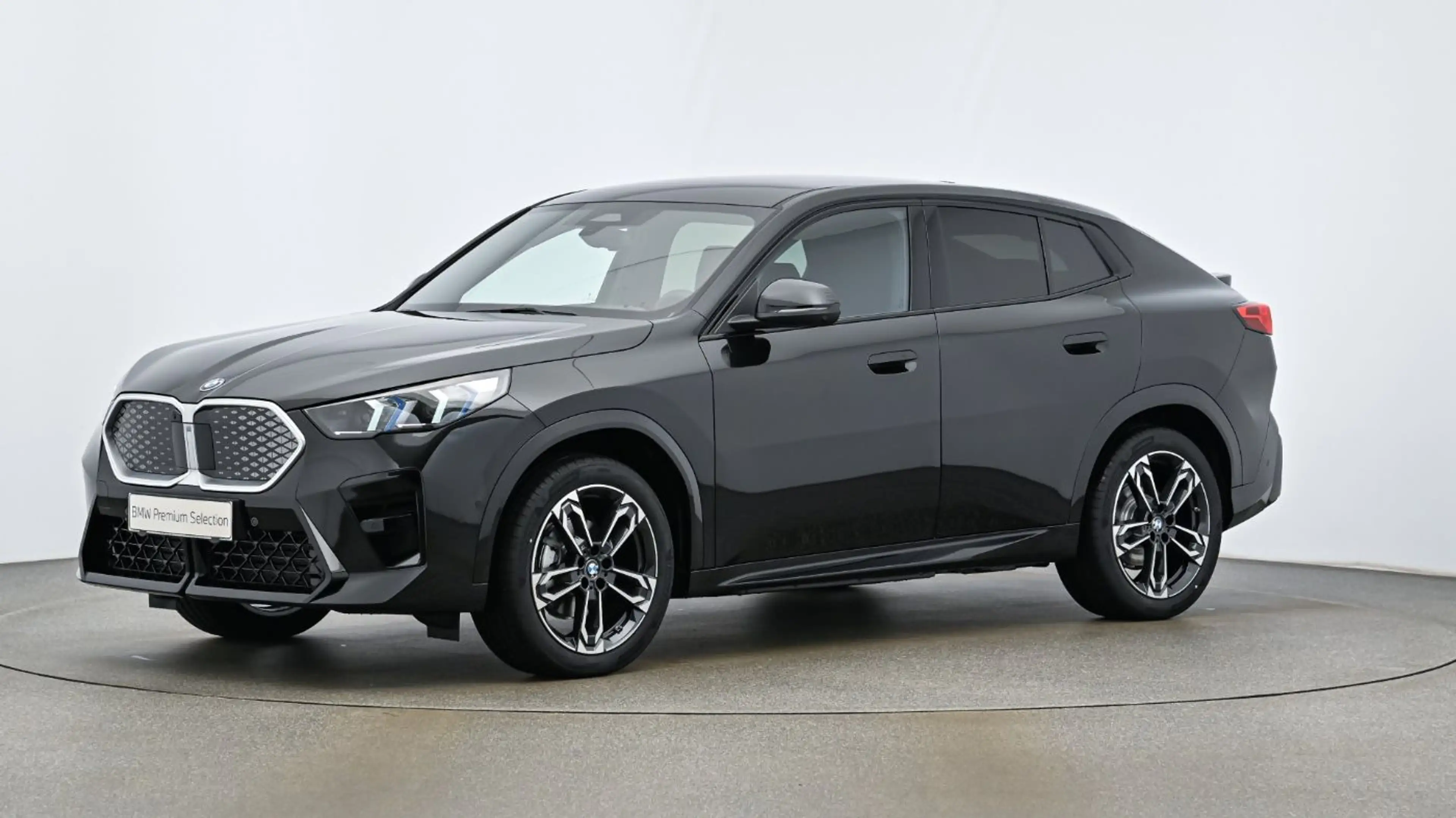 BMW iX2 eDrive 20 M-Sport xDrive KAM LED ACC HUD SHZ — photo 3