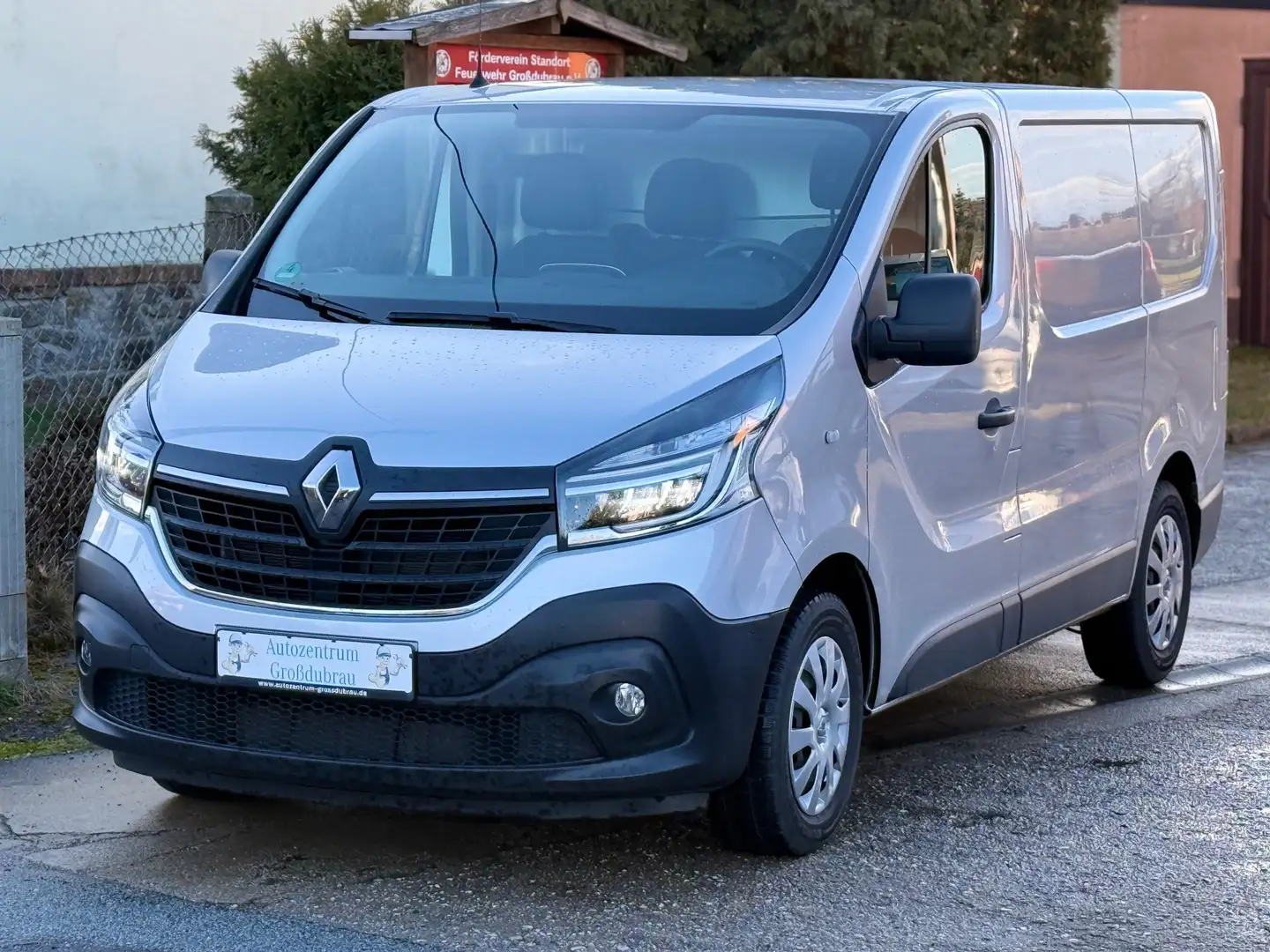 Renault Trafic 1. Hand Komfort AHZV Navi Reifen HU/AU Insp. neu Grau - 1