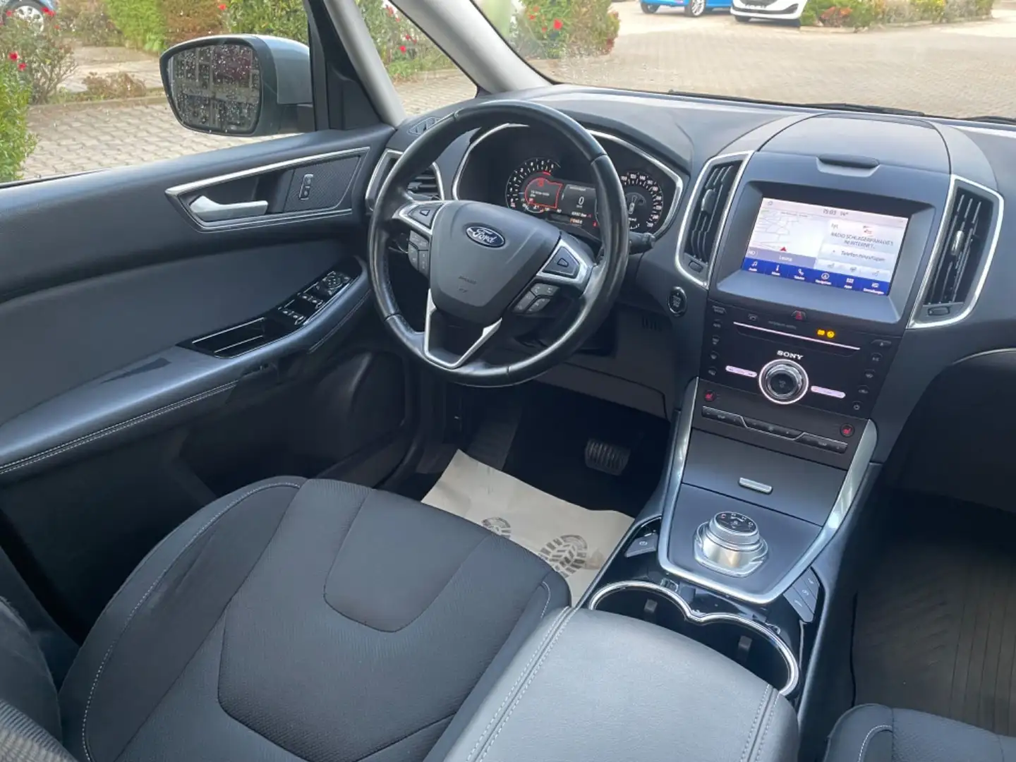 Ford S-Max Titanium TDCi190 Auto Sony/LED/Pano/AHK/7S Silber - 2