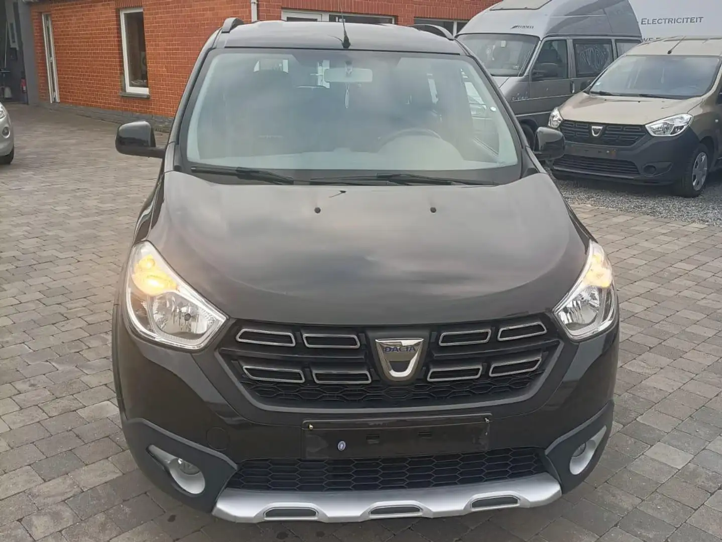 Dacia Lodgy Lodgy 1.6i SCe Anniversary 2 7pl. (EU6.2) Zwart - 2