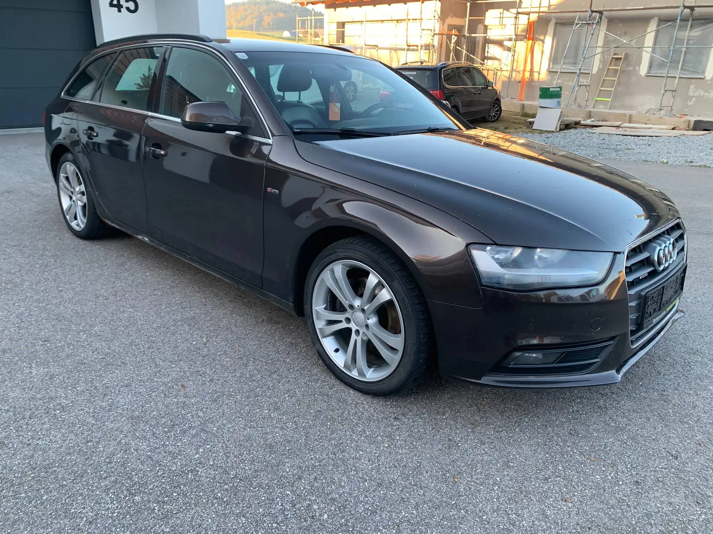 Audi A4 Attraction quattro Braun - 2