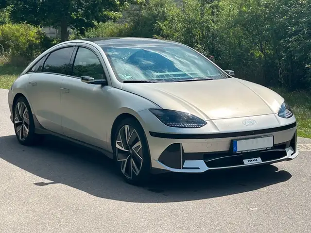 Hyundai Ioniq 6 view 3