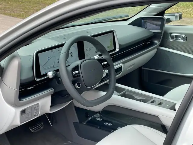 Hyundai Ioniq 6 view 10