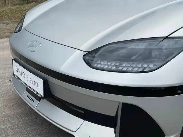Hyundai Ioniq 6 view 8