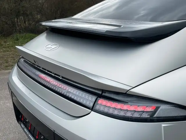 Hyundai Ioniq 6 view 9