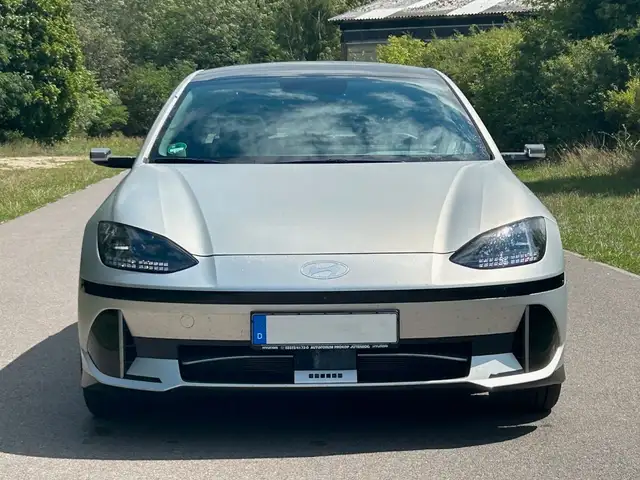 Hyundai Ioniq 6 view 2