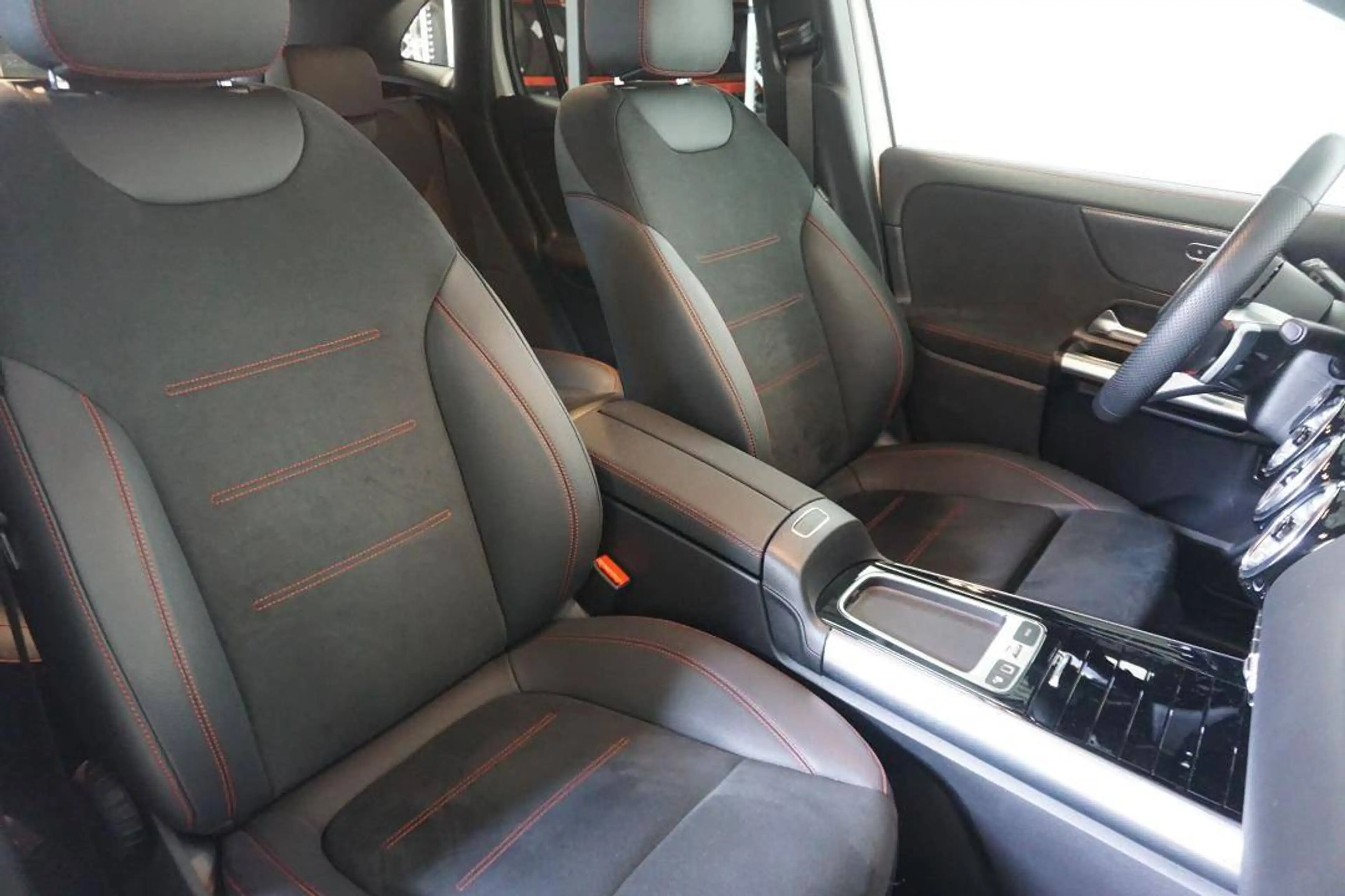 Mercedes-Benz GLA 250 e - AMG Line - NIGHT PAKKET — photo 4