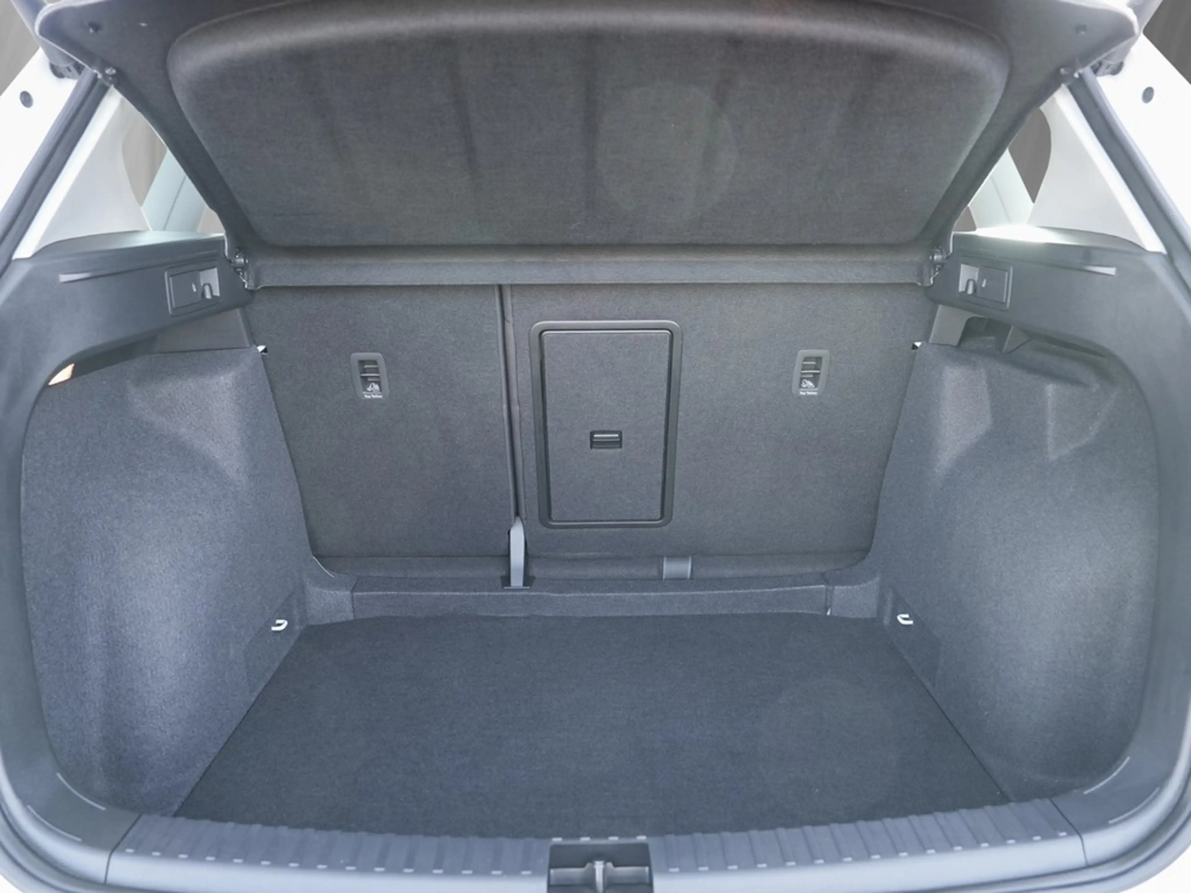 SEAT Ateca 2.0 TDI DSG Xperience Navi/LED/AHK/RFK/ACC — photo 6
