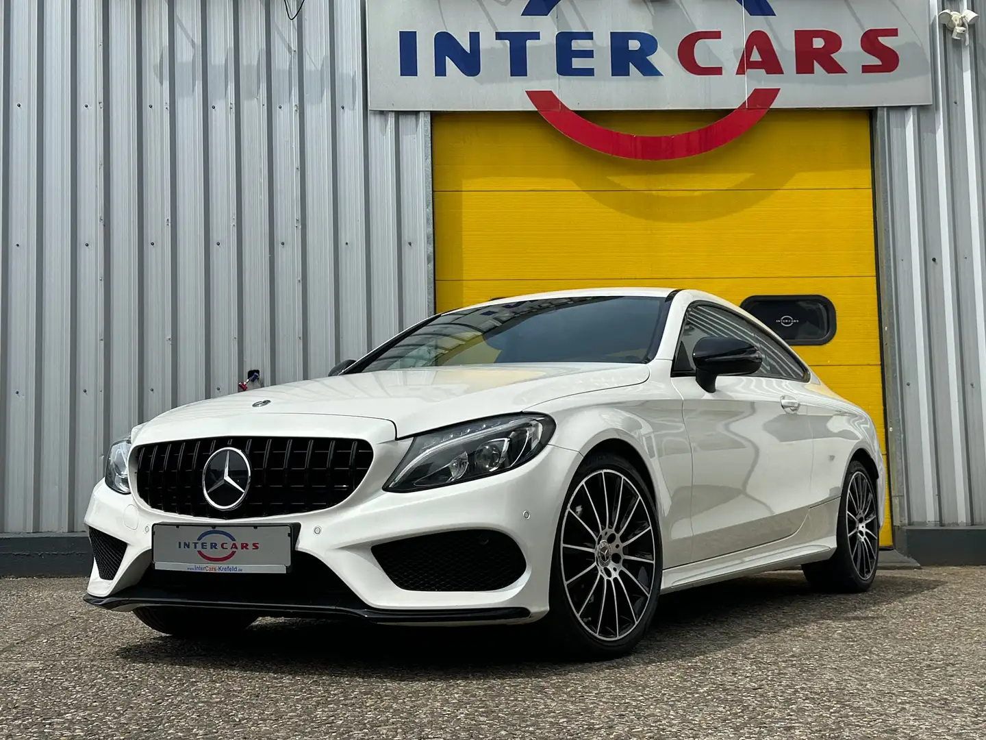 Mercedes-Benz C 180 C 180 Coupe Automatik AMG Line LED Leder Burmester Blanc - 1