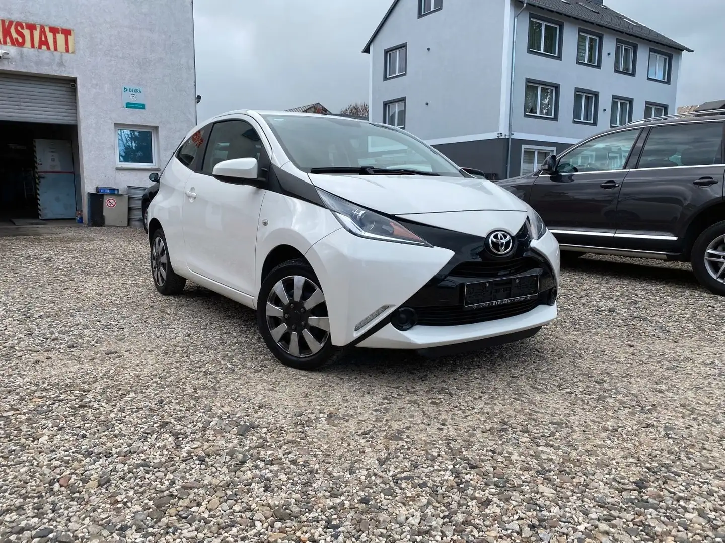 Toyota Aygo x-play EURO5 KLIMA TEMPOMAT SCHECKHEFT TÜV NEU! Weiß - 1