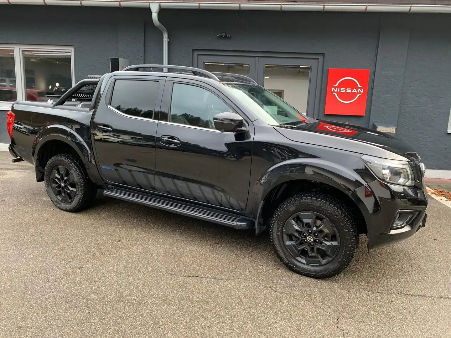 Nissan Navara NP300 N-Guard Double Cab 4x4+ Schwarz - 1