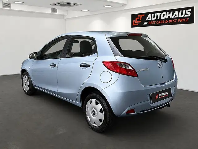 Mazda Mazda2 view 3