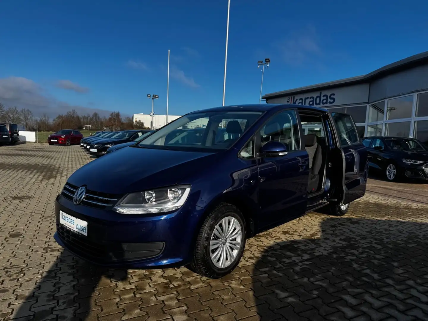 Volkswagen Sharan 2,0 TDI BMT 7-Sitze/AHK/NAV/SHZ/PDC/ACC Blau - 1